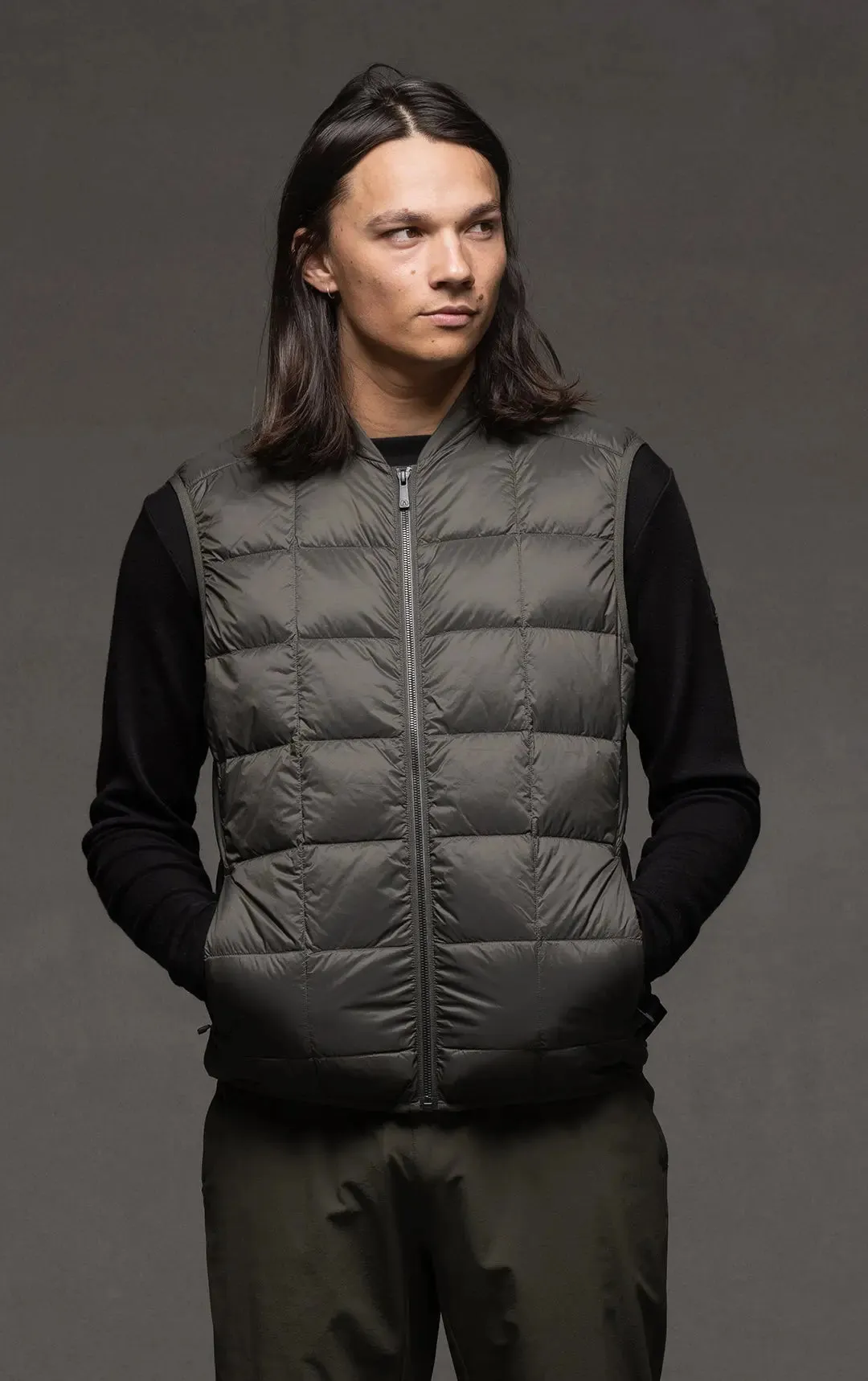 ESSENTIAL LIGHTWEIGHT DOWN VEST