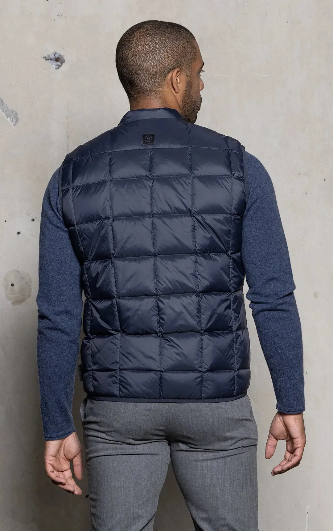 ESSENTIAL LIGHTWEIGHT DOWN VEST