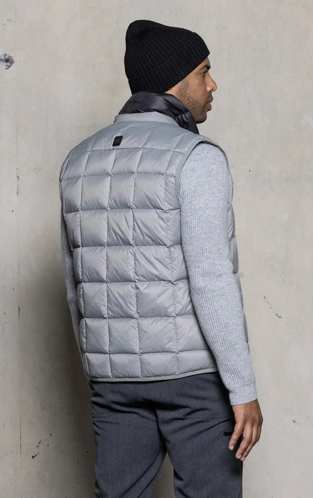 ESSENTIAL LIGHTWEIGHT DOWN VEST