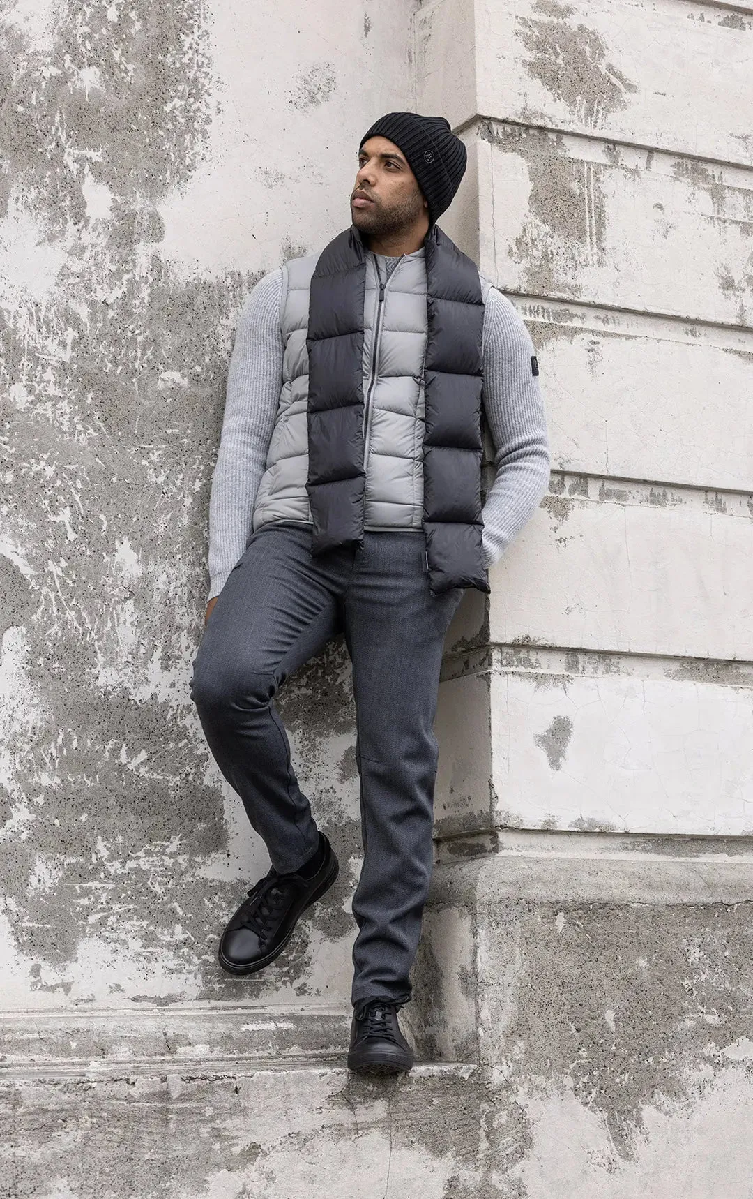 ESSENTIAL LIGHTWEIGHT DOWN VEST