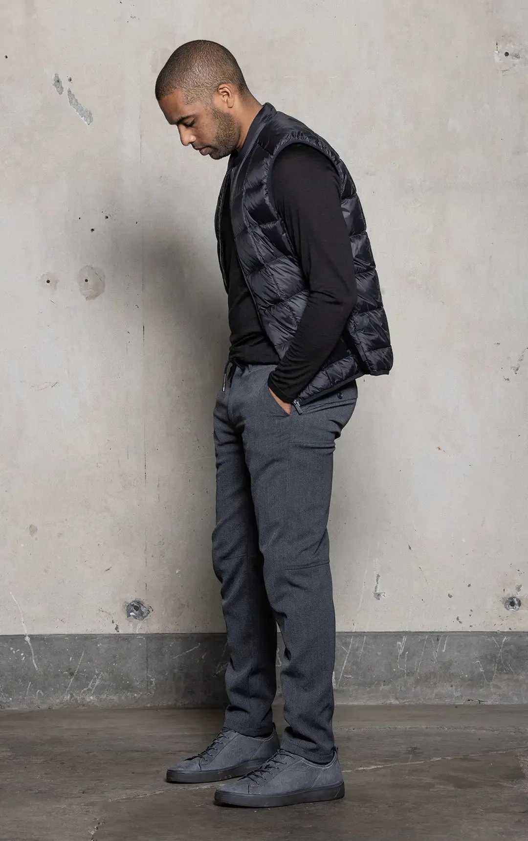 ESSENTIAL LIGHTWEIGHT DOWN VEST