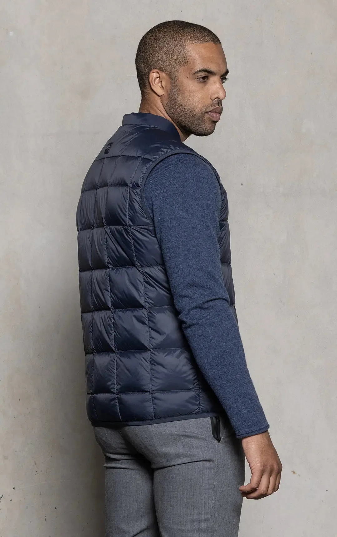 ESSENTIAL LIGHTWEIGHT DOWN VEST