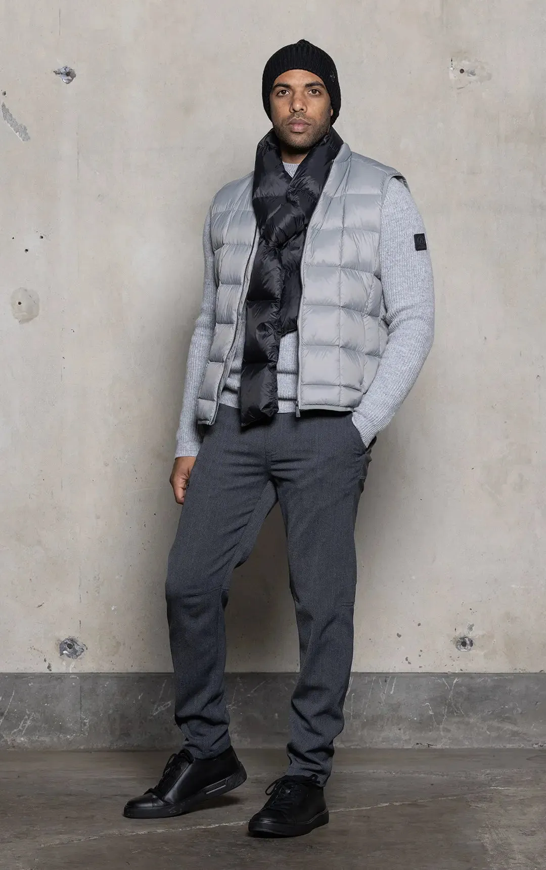 ESSENTIAL LIGHTWEIGHT DOWN VEST