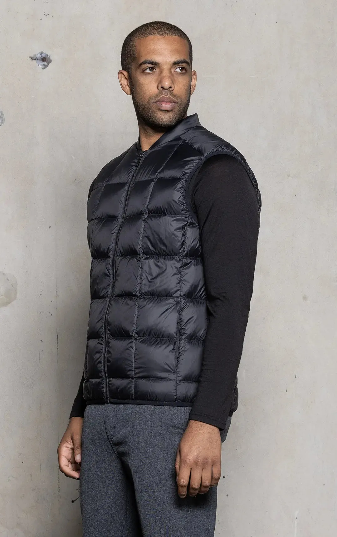 ESSENTIAL LIGHTWEIGHT DOWN VEST