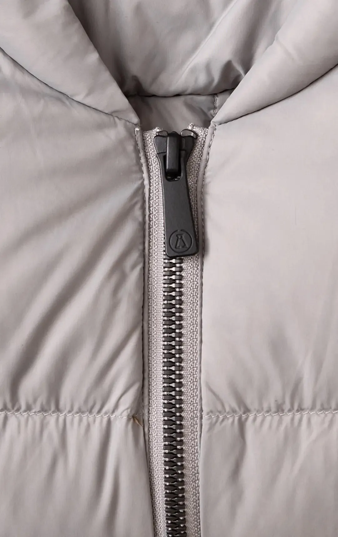ESSENTIAL LIGHTWEIGHT DOWN VEST