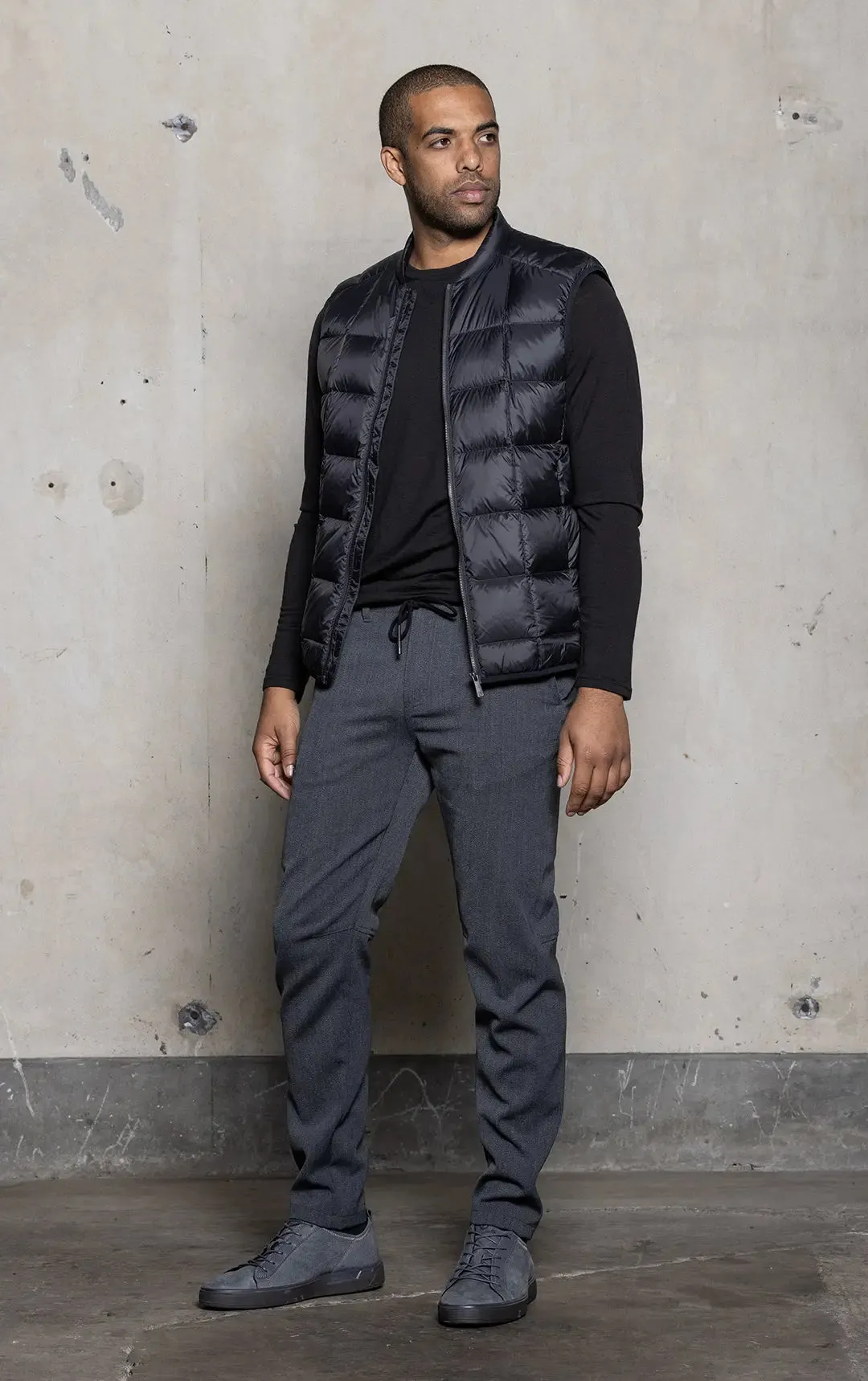 ESSENTIAL LIGHTWEIGHT DOWN VEST