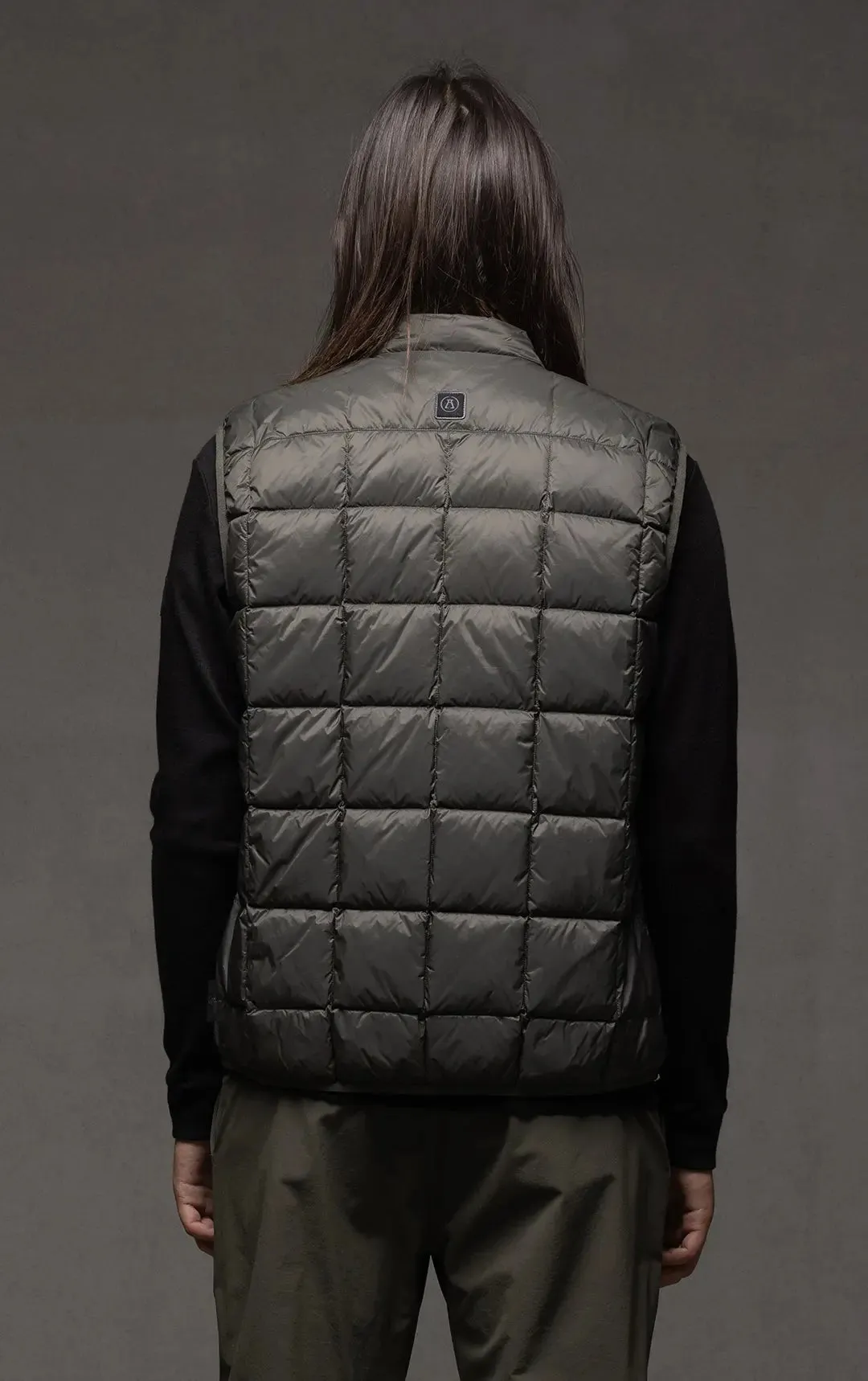 ESSENTIAL LIGHTWEIGHT DOWN VEST