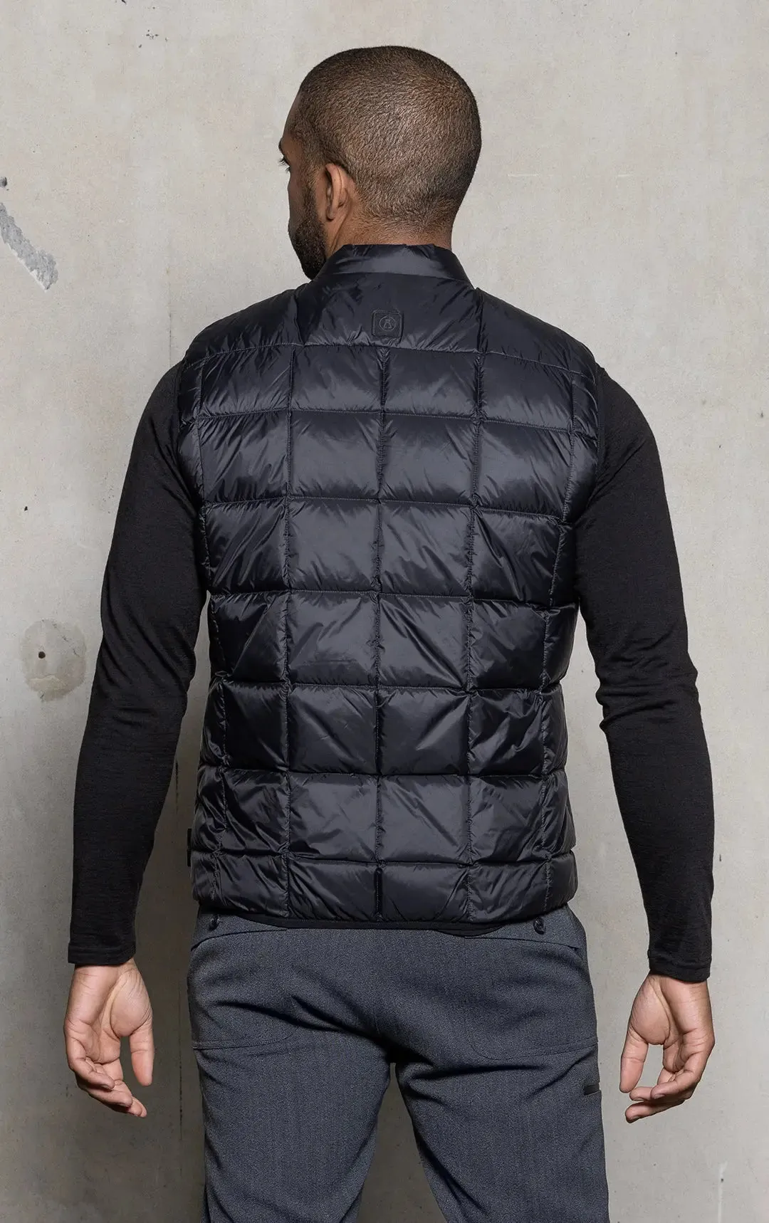 ESSENTIAL LIGHTWEIGHT DOWN VEST
