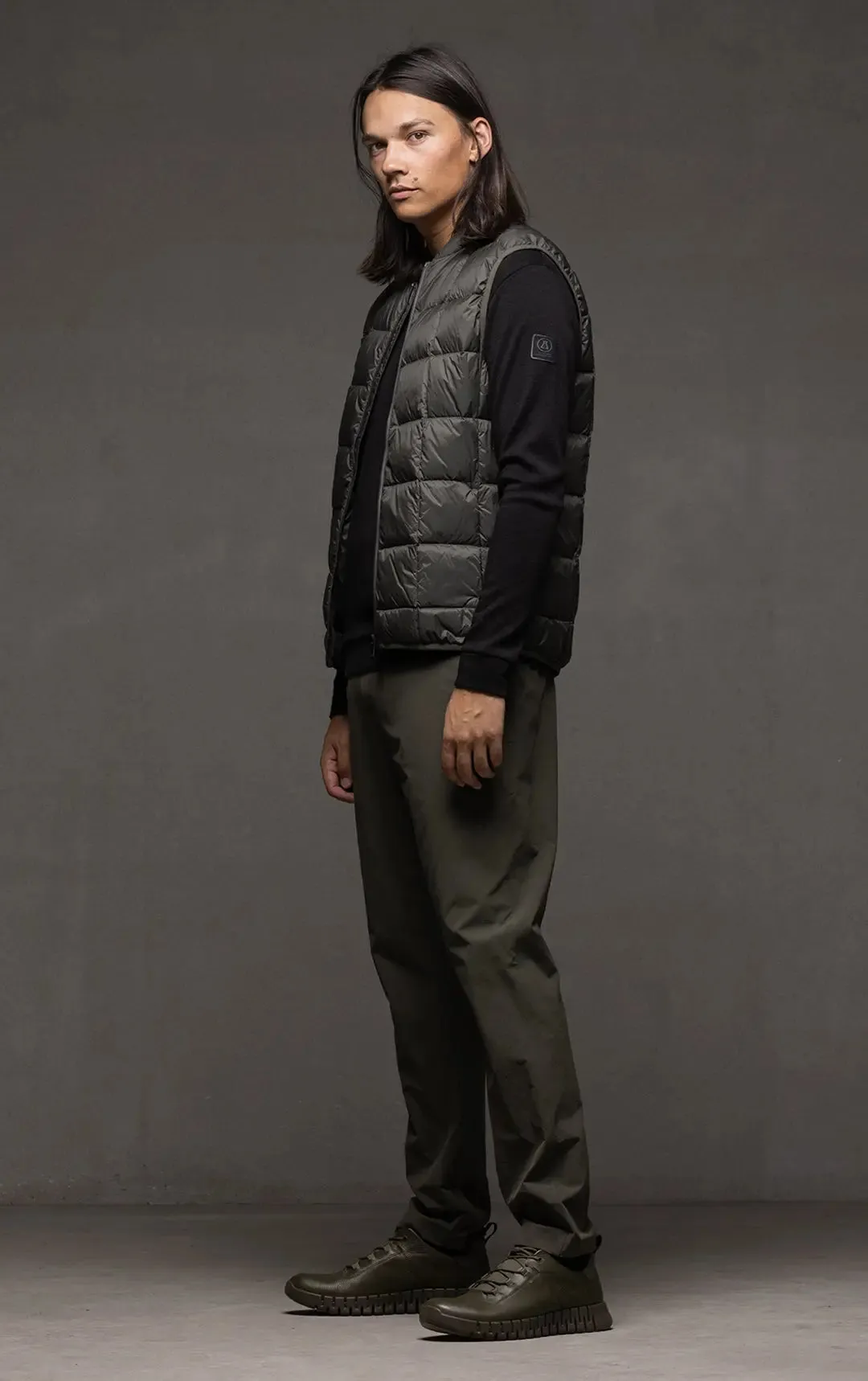 ESSENTIAL LIGHTWEIGHT DOWN VEST